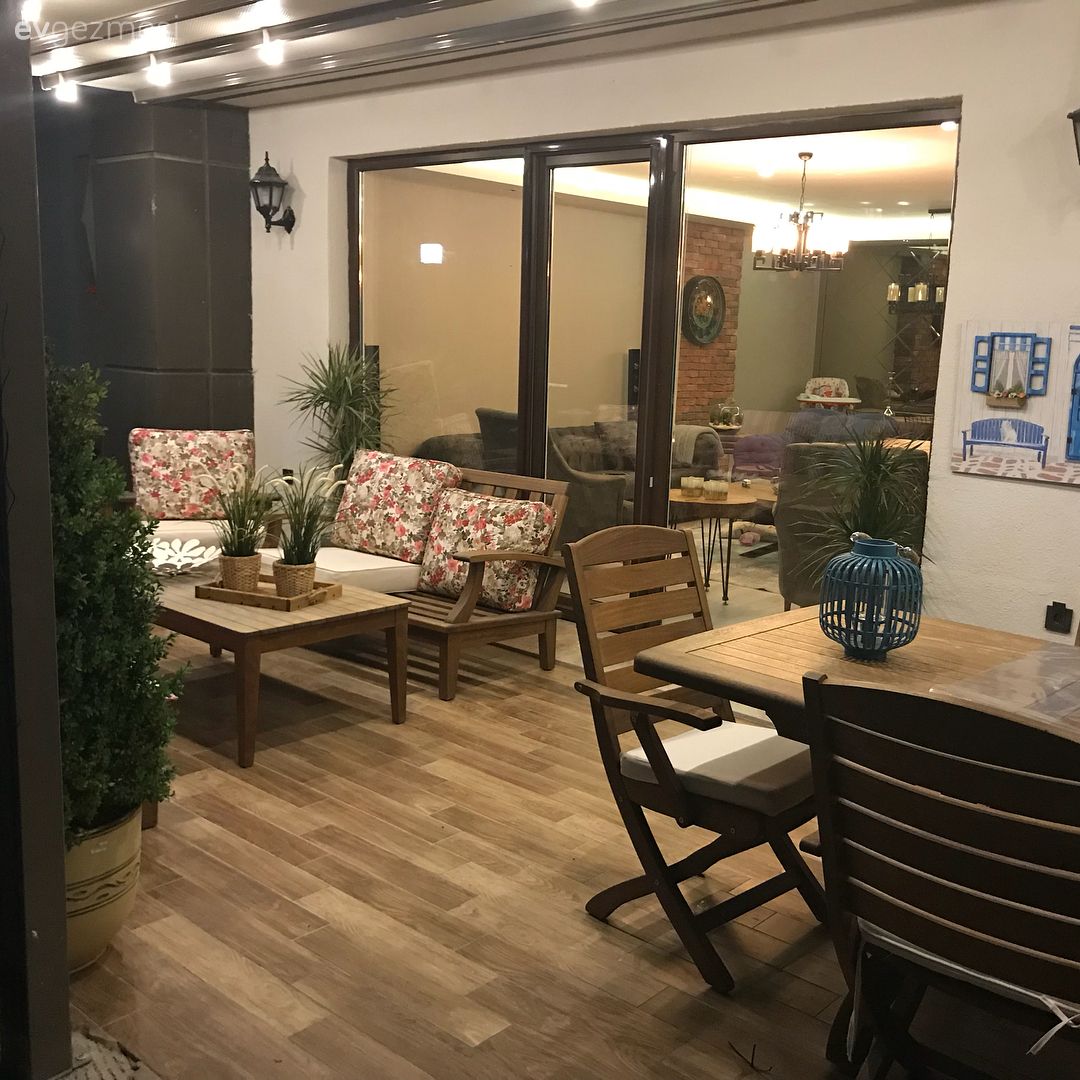 Bu İstanbul Evinde Modern Rustik Tarza Çokça Işıltı Katılmış