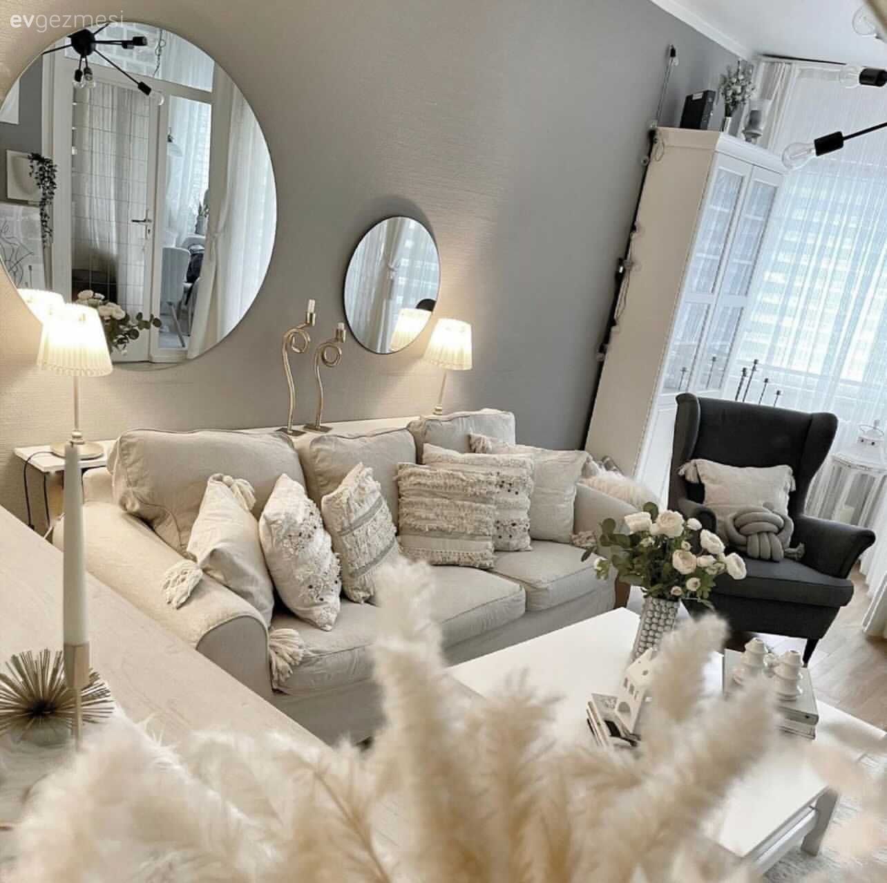 Salon, Modern, Art deko, Beyaz, Krem, Bej, Koltuk takımı, Orta sehpa, Sehpa, Halı, Salon halısı, Yuvarlak ayna, Dekoratif ayna, Lambader, Aydınlatma, Dekoratif Objeler, Gri, Berjer