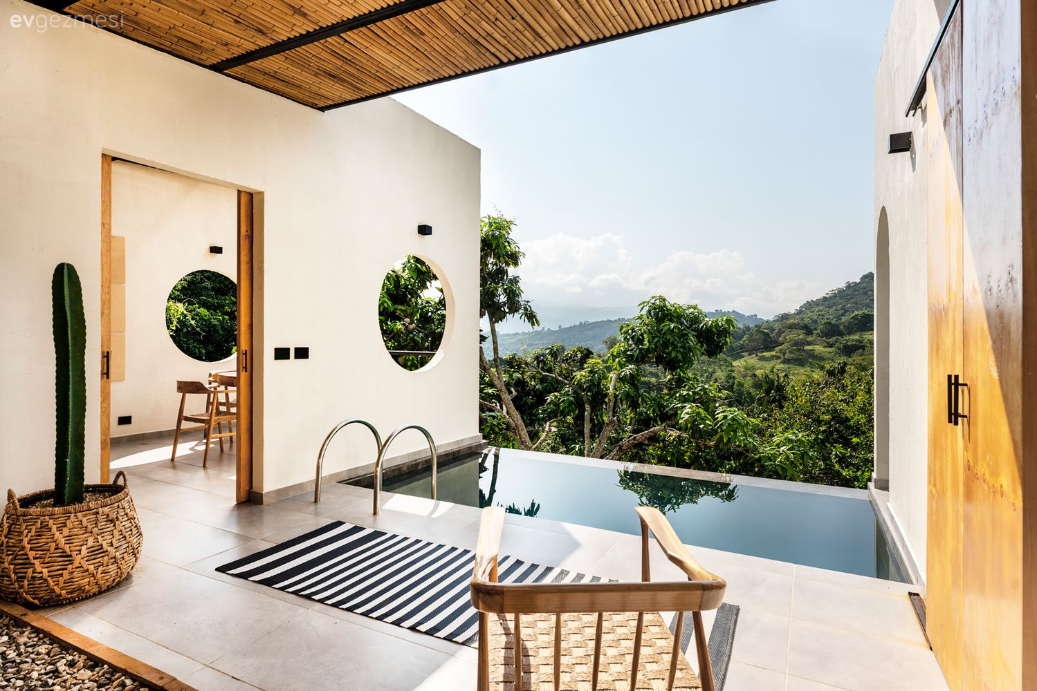 Manzaraya Saygı Duruşunda Bulunan 100 M2'lik Yazlık!