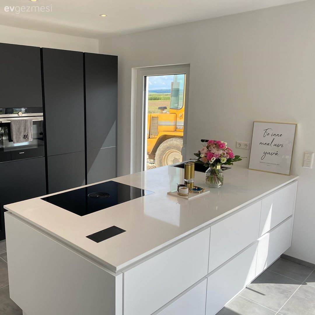 Mutfak, Beyaz, Siyah, Modern, Kulpsuz mutfak dolabı, Ada mutfak, Mutfak tezgahı, Ankastre