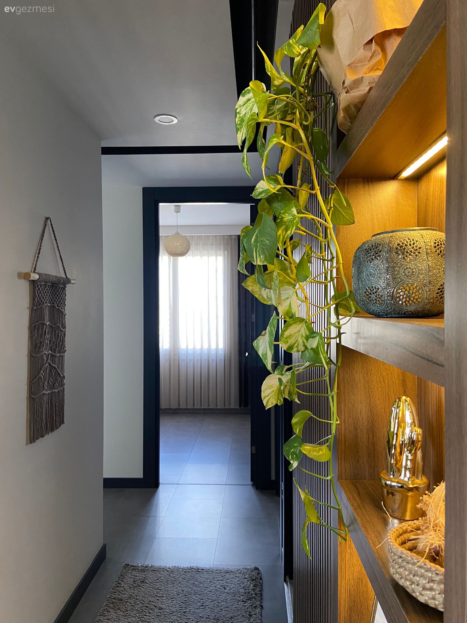 Bu Adana Evinde Hemen Hemen Her Köşe Özel Bir Tasarım Eşliğinde!