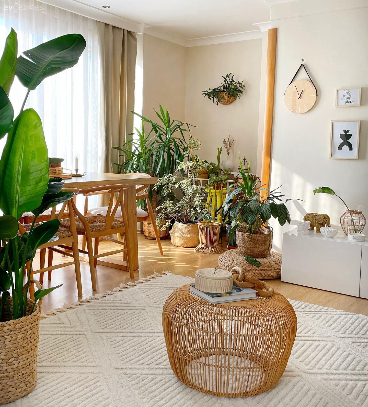 Enerjisi Bir Hayli Yüksek Bu Dekora Köşe Koltuk Pek Yakışmış!