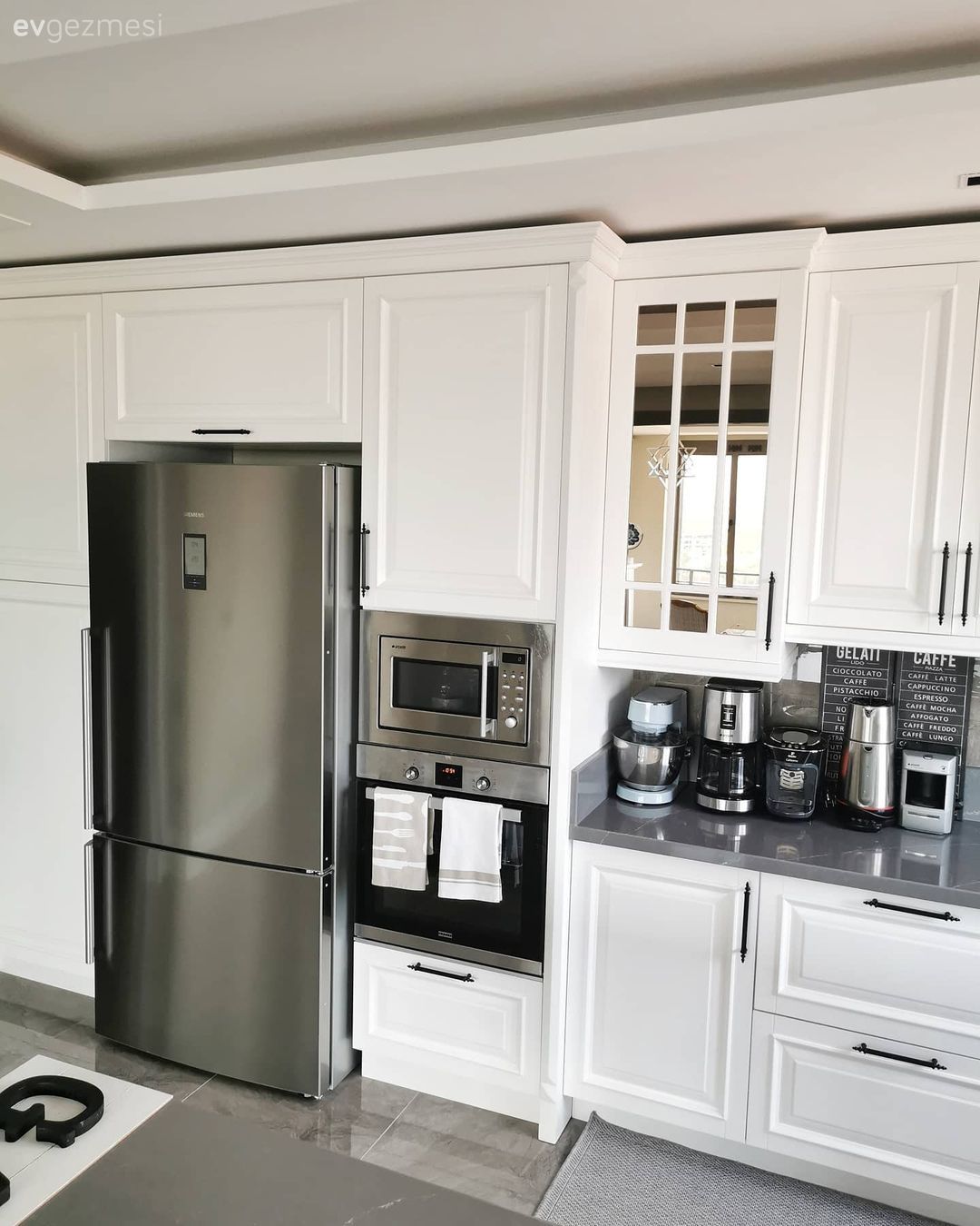 Mutfak, Beyaz mutfak, Siyah, Art deko, Mutfak zemin seramikleri, Ankastre, Mutfak tezgahı, Mutfak tezgah arası