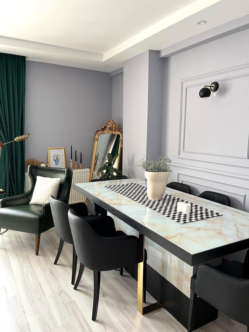 Gri duvar, Duvar çıtalama, Siyah, Beyaz, Sandalye, Yemek masası, Berjer