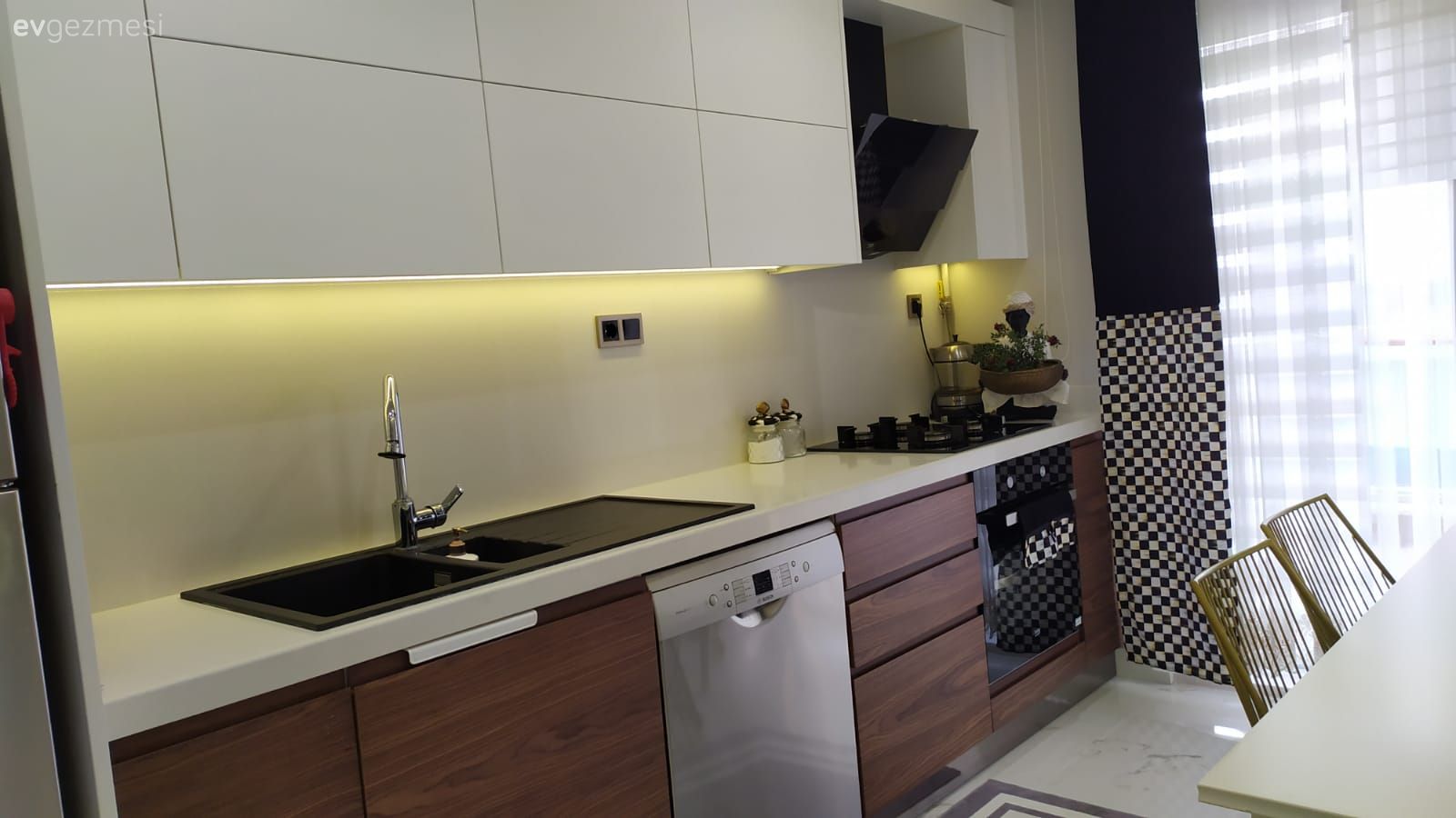 Ev Gezmesi: Kişisel Tasarımlarla Zenginlik Kazanan Bir Bursa Evi