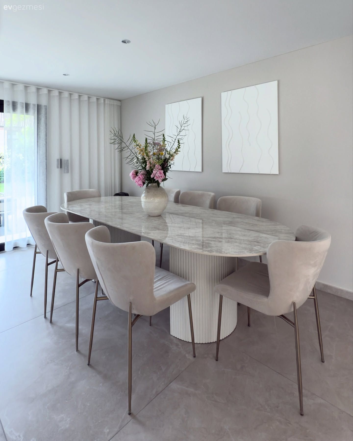 Bu Açık Konsept Evde Modern Tarzın Sevdiği Birçok Detay Var