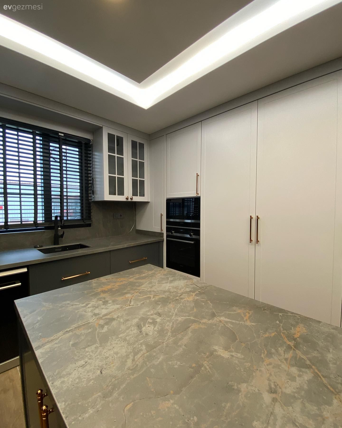 Bu Tokat Mutfağında Gizli Kapının Öte Yanı Kullanışlı Kiler!