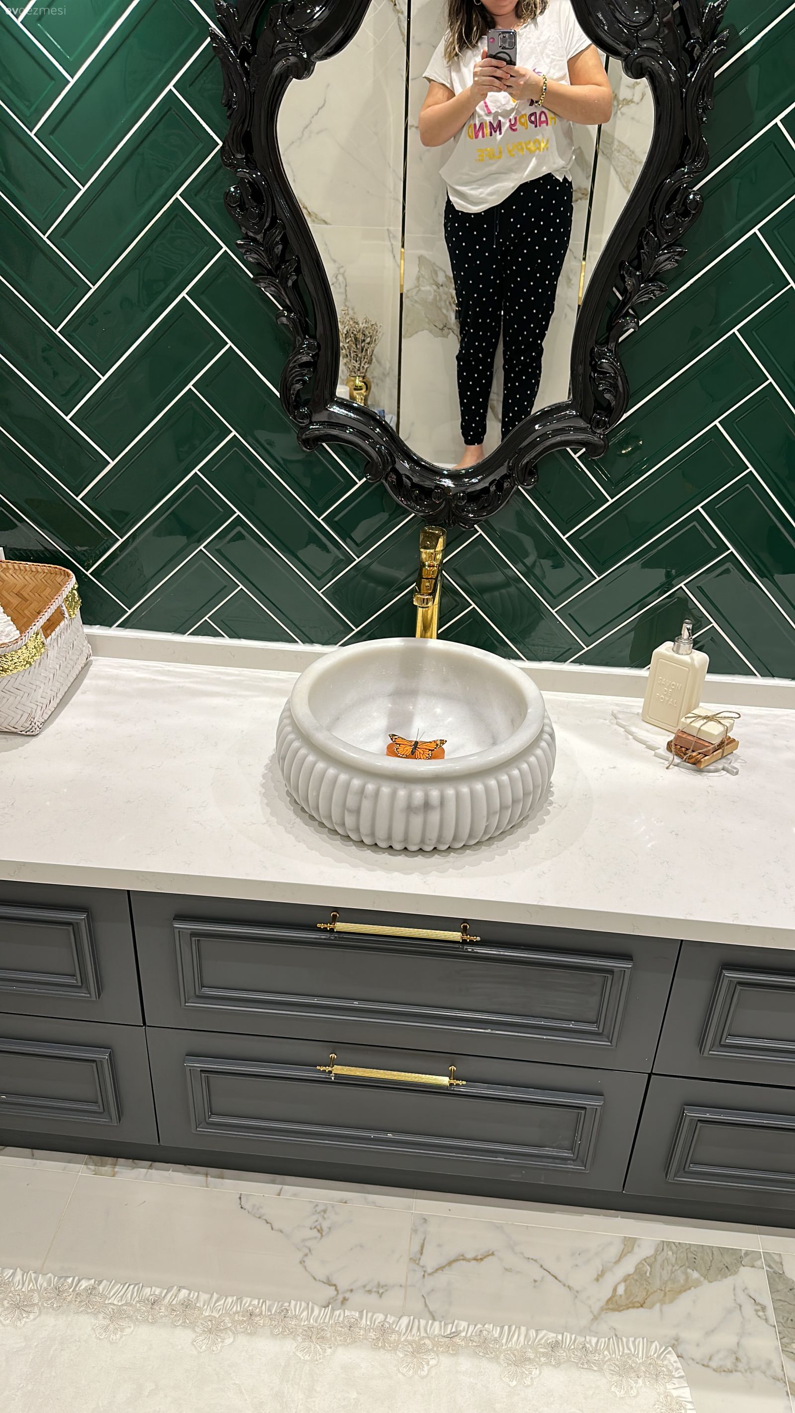 Banyo, Modern, Modern banyo, Antrasit  , Yeşil, Zümrüt yeşili, Siyah, Beyaz, Altın, Banyo dolabı, Banyo seramikleri, Banyo aksesuarları, Banyo aynası, Banyo lavabosu