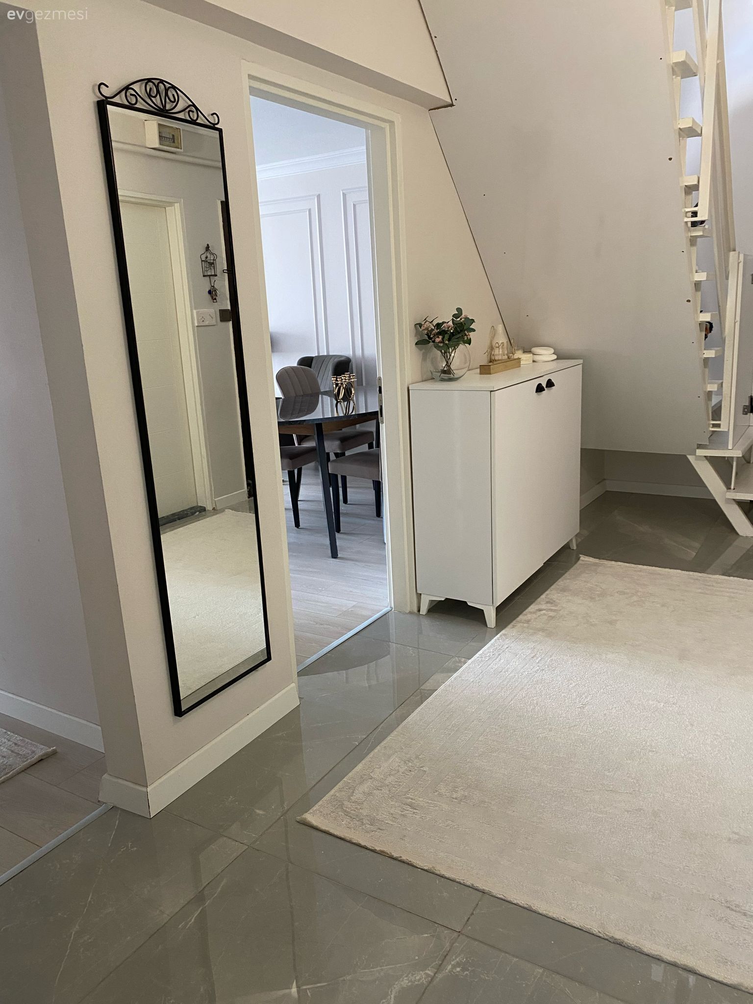 Antre, Beyaz, Halı, Dresuar, Boy aynası, Ayna