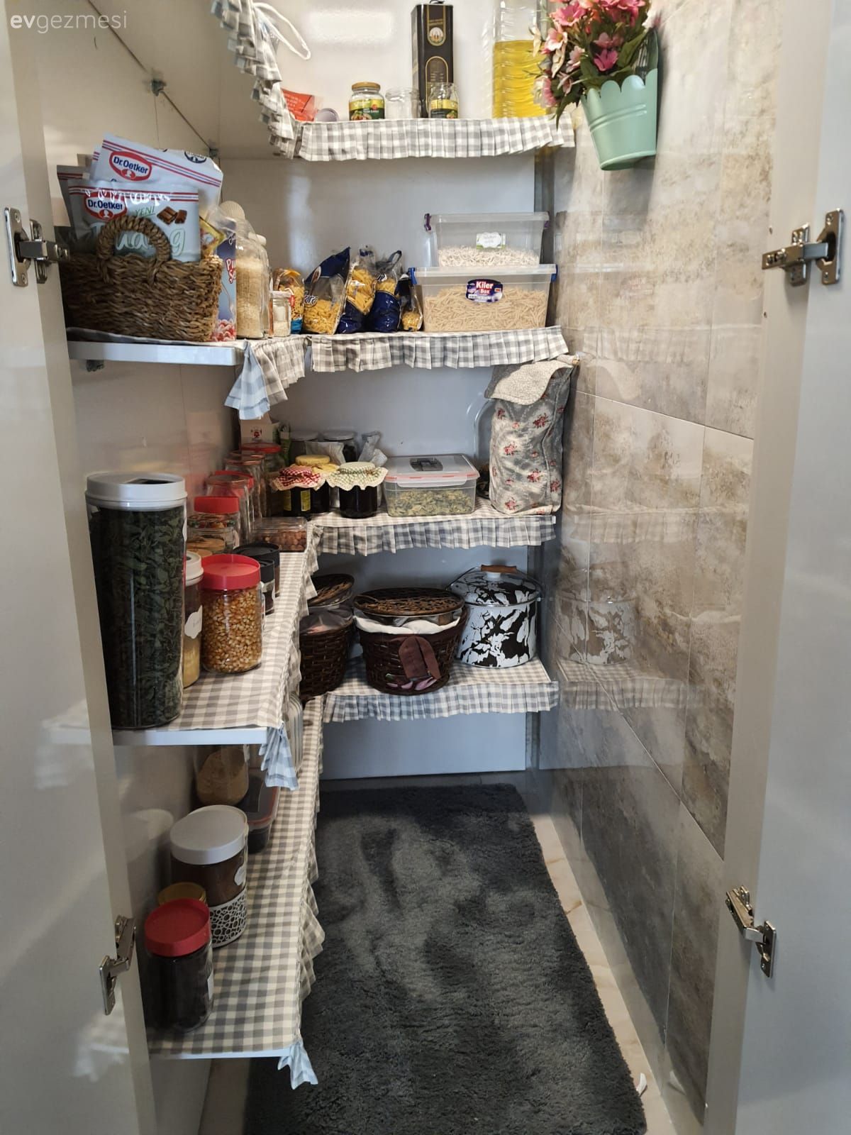 Bu  Ankara Evinde Pastel Tonlar Ahşaplarla Sıcaklık Kazanmış