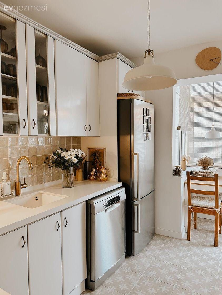 Mutfak, İskandinav, Beyaz, Vizon, Mutfak tezgahı, Mutfak tezgah arası, Tezgah arası seramik, Mutfak masası, Sandalye, Mutfak perdesi, Jaluzi, Sarkıt, Aydınlatma, Mutfak Avize Modelleri, Mutfak zemin seramikleri
