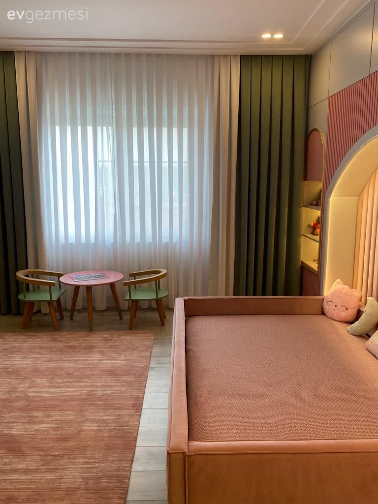 Bu Dubleks Evde Özel Yapım Tasarımlar Dekorun Albenisi Arttırmış