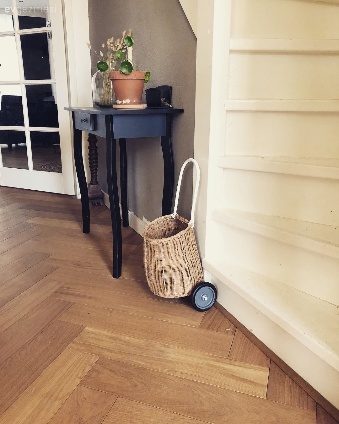 Antre, Siyah, Dresuar, Ev bitkisi, Parke, Merdiven, Dubleks evler