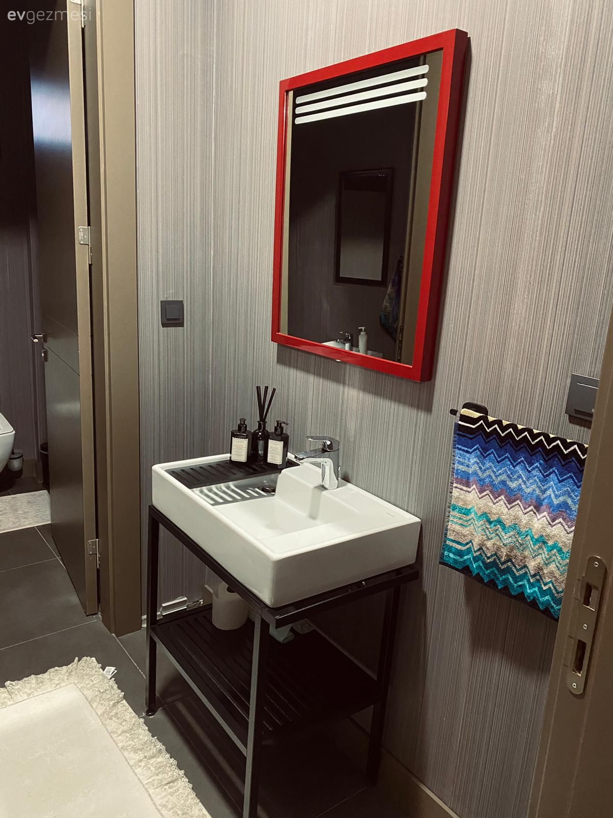 Banyo, Beyaz, Siyah, Kırmızı, Banyo seramikleri