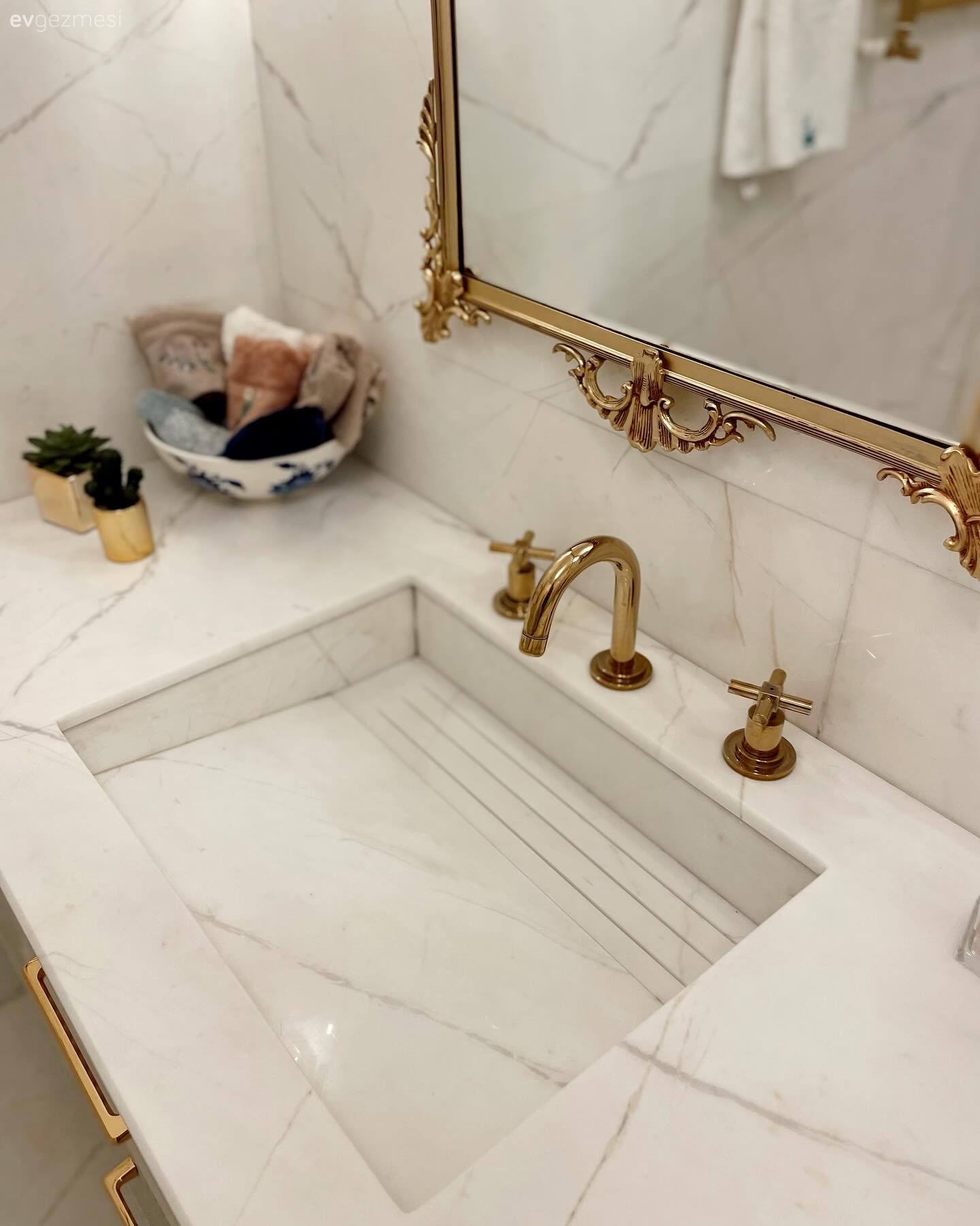 Banyo, Beyaz, Altın, Banyo seramikleri, Banyo aksesuarları