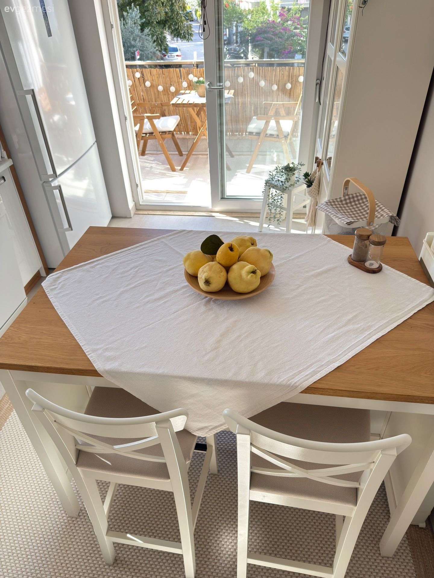 Mutfak masası, Beyaz, Beyaz ve ahşap mutfak, Mutfak, Mutfak sandalyesi