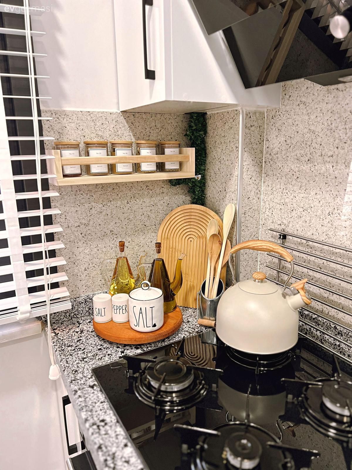 Beyaz, Siyah, Mutfak aksesuarları, Mutfak