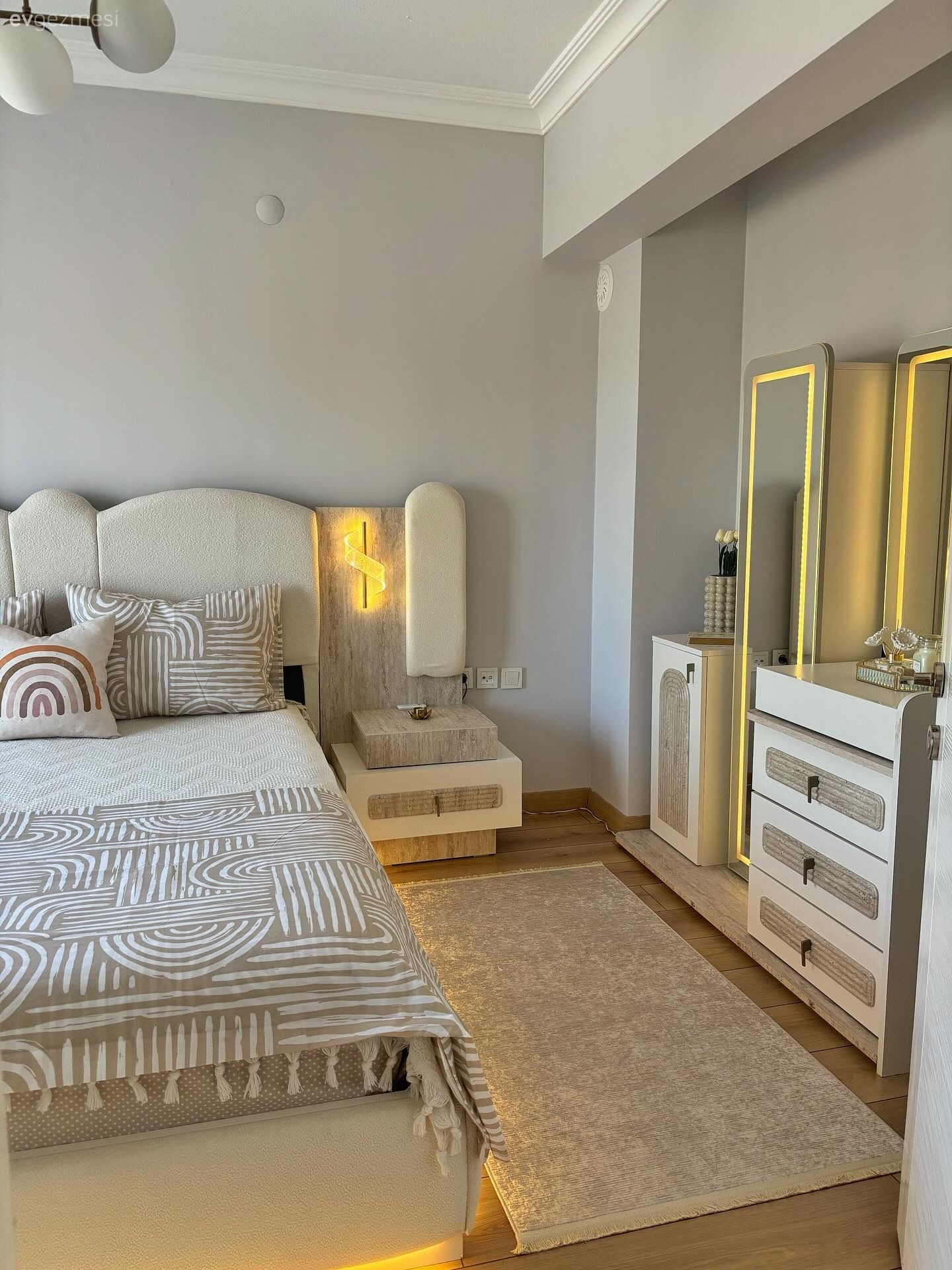 Yatak Odası, Modern, Beyaz, Bej, Makyaj masası, Makyaj aynası