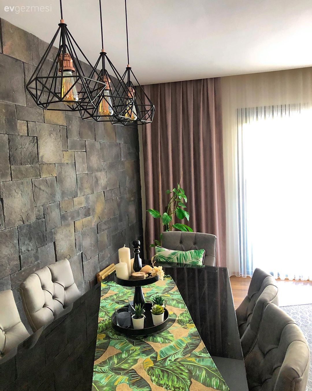 Bu İzmir Evinin İçinde Canlı Renkler Nöbetleşe Çalışıyor!