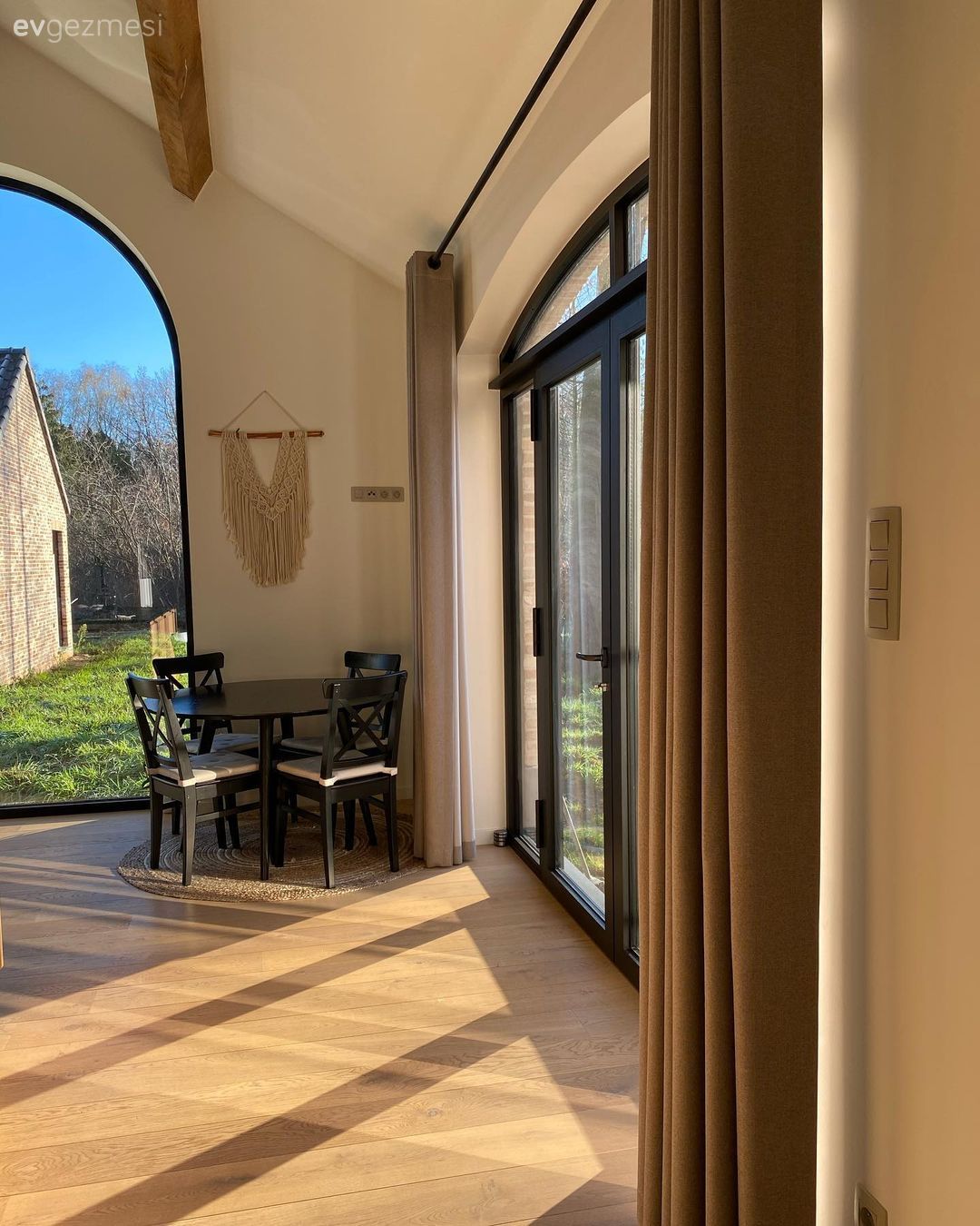 Mutfak, Modern mutfak, Kulpsuz mutfak dolabı, Tavan dekorasyon, Ada mutfak, Mutfak zemin seramikleri, Sandalye, Mutfak masası, Makrome