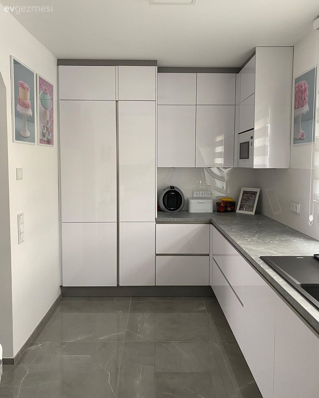 Mutfak, Beyaz, Modern, Modern mutfak, Kulpsuz mutfak dolabı, Mutfak tezgahı, Mutfak tezgah arası, Mutfak zemin seramikleri