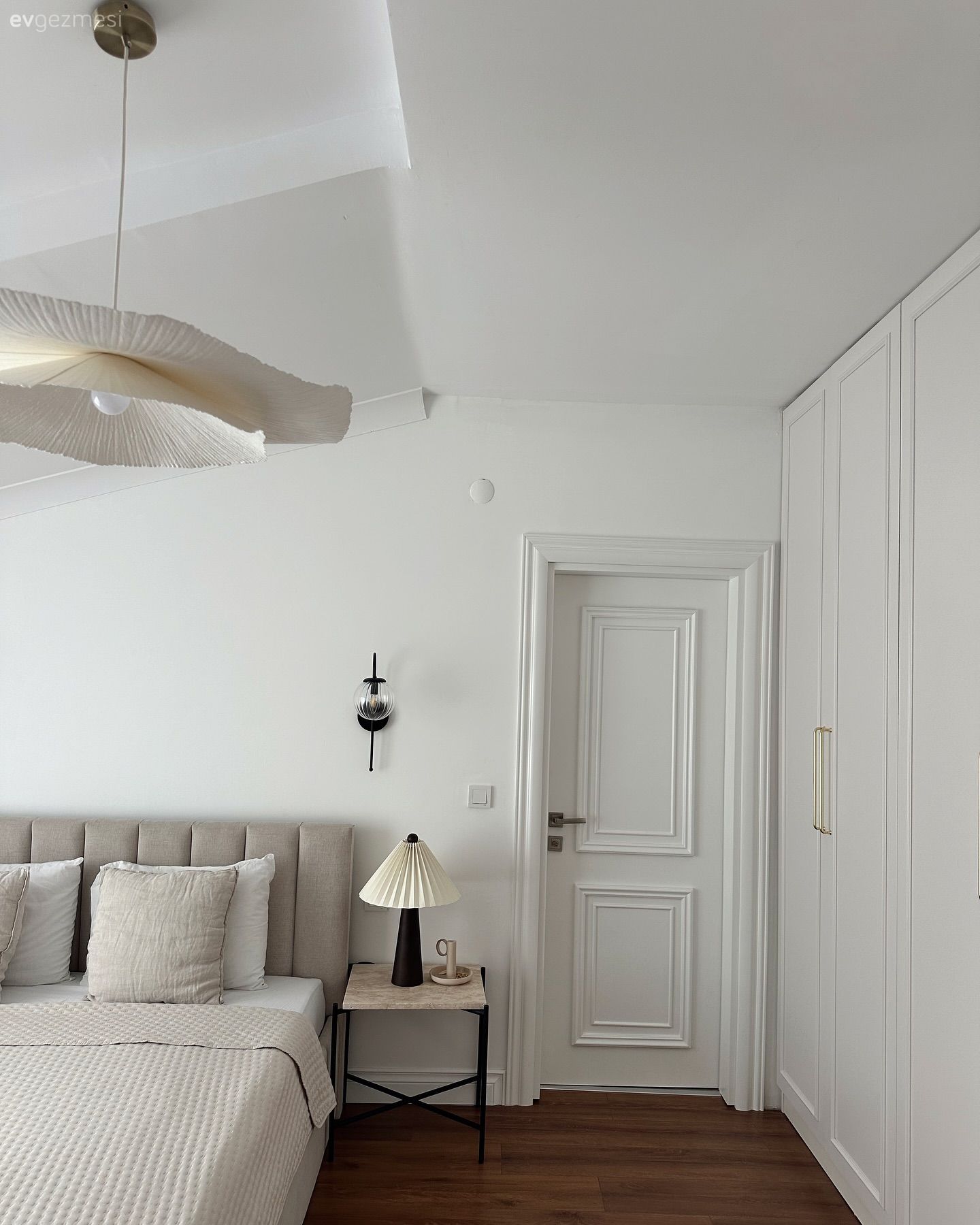 Ferah Tonlardan Şaşmayan Bu Ev Yeniliklere Hep Açık!