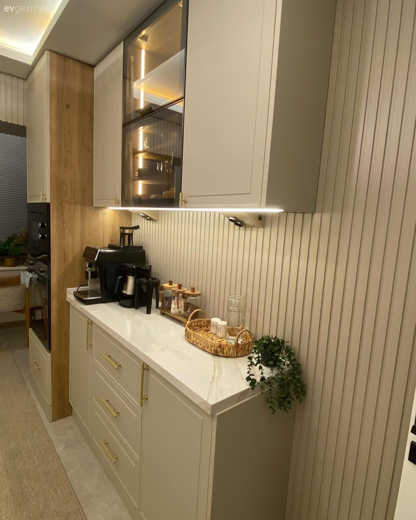 Modern Tarzlı Bu Mutfakta Kahve Köşesi Samimiyet Kaynağı