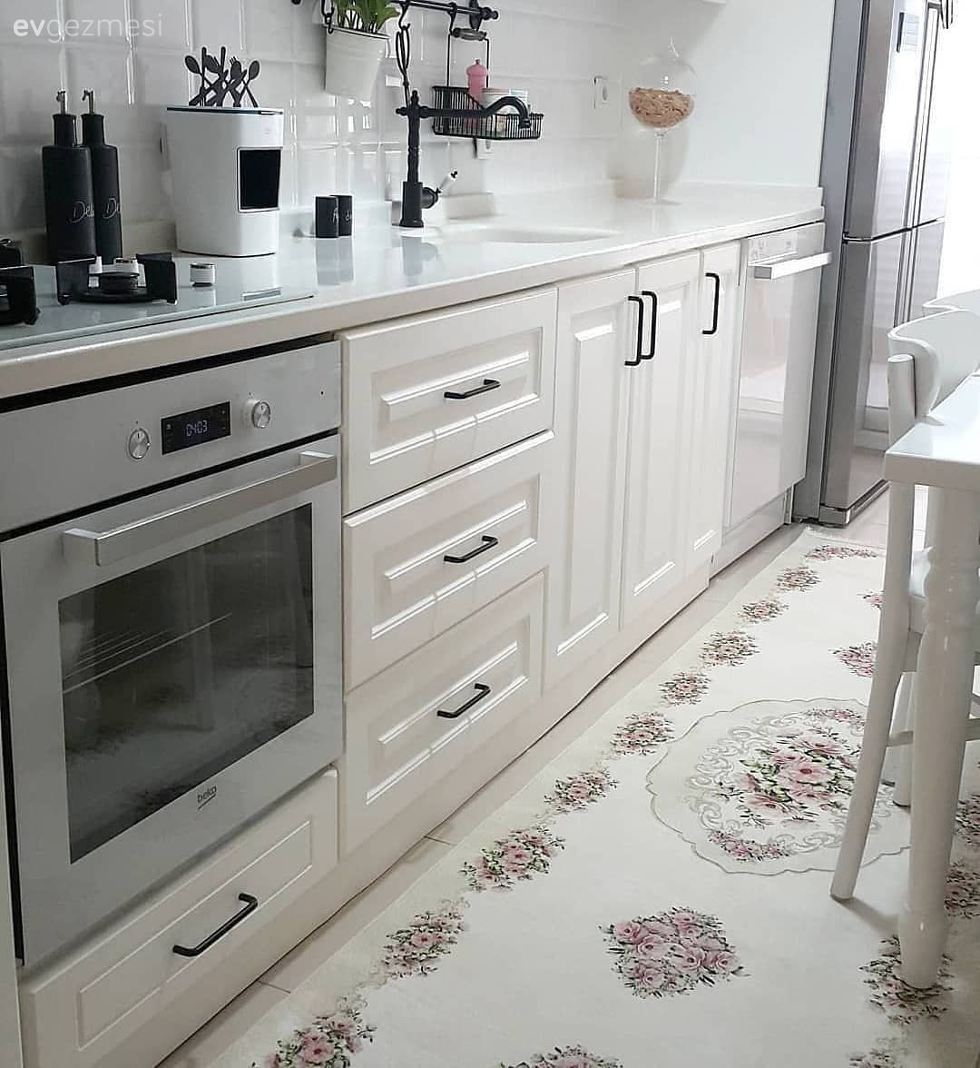 Ev Gezmesi: İzmir'den Konforlu ve Işıltılı Bir Dekor