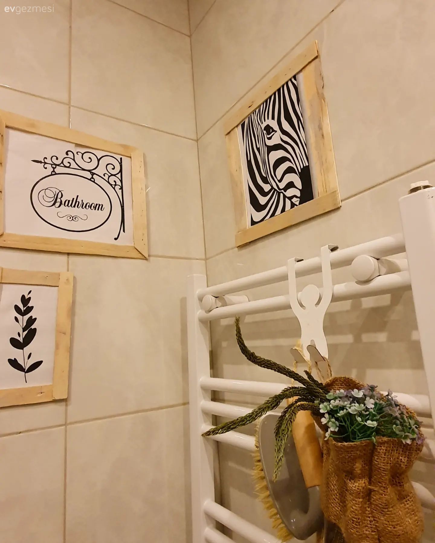 Kendin Yap: Bu Banyoda Vazo Olarak Gördüğünüz Şey Aslında Bir Avize!