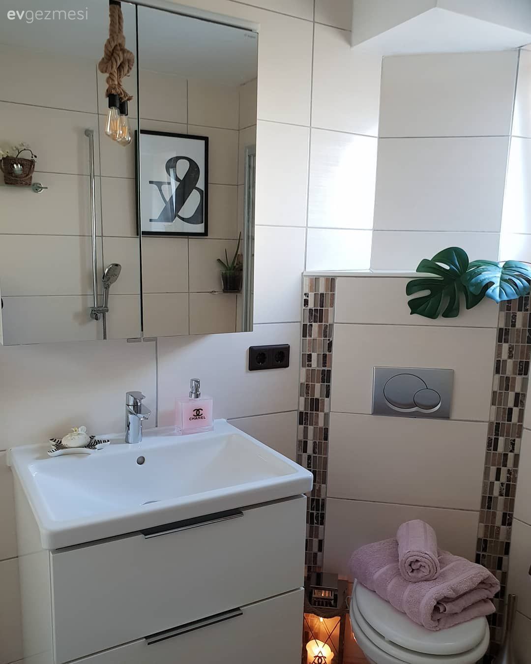 Banyo, Beyaz, Banyo dolabı, Banyo aynası, Banyo seramikleri, Fener, Ev Aksesuar, Banyo aksesuarları, Banyo aydınlatması