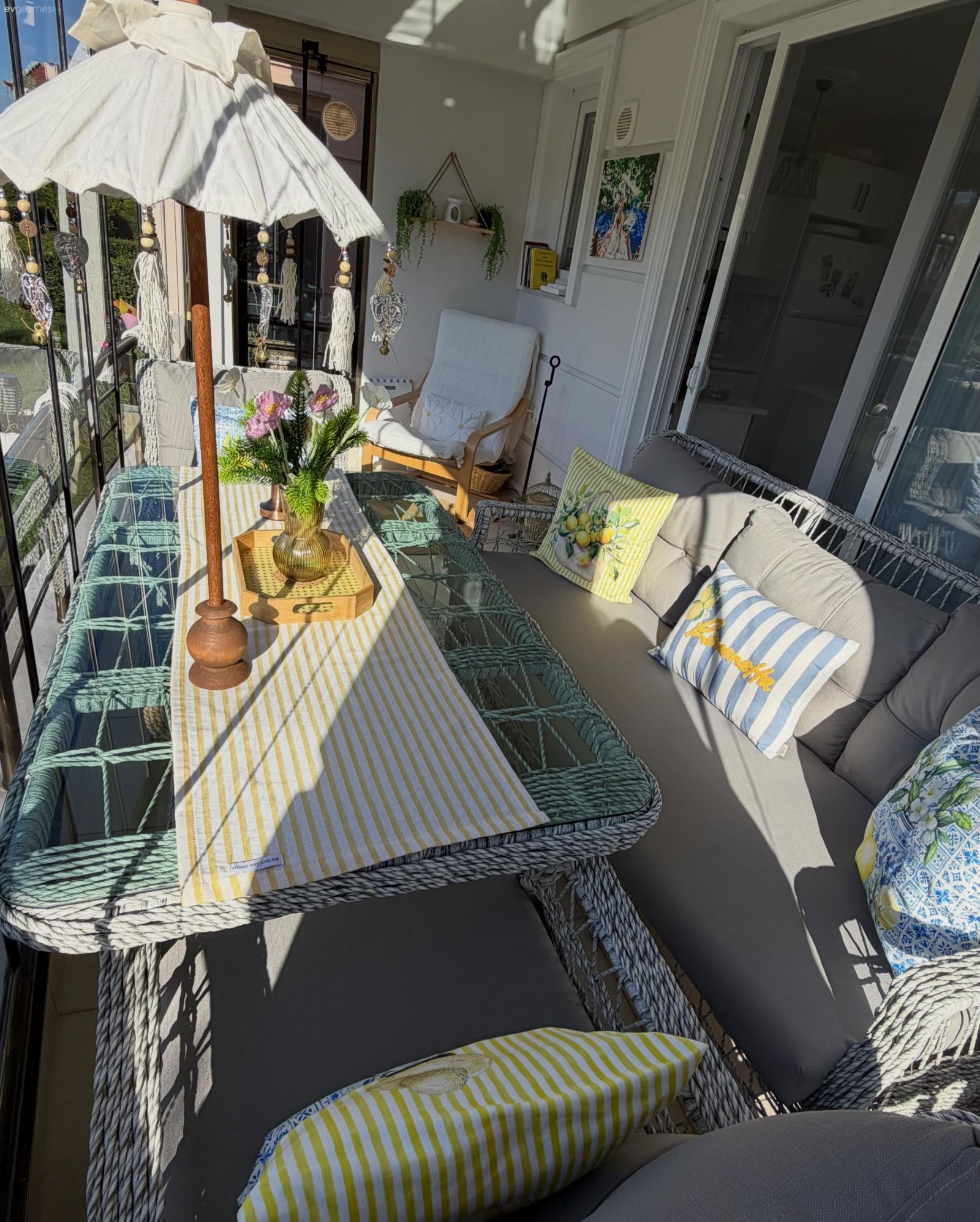 Balkon, Bohem Dekorasyon, Hasır, Balkon oturma grubu, Vizon, Yeşil, Mavi, Bej, Balkon masası, Dekoratif Objeler, Kapalı balkon, Duvar dekorasyonu, Balkon duvar dekorasyonu, Kırlent, Ev tekstili, Desenler
