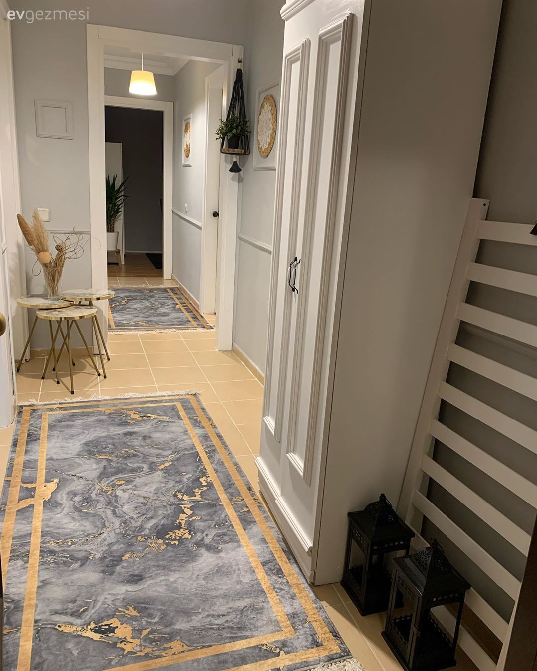 Eskiden Pembeyi Seven Bu Evin Rengi Artık Sarı ve Gri!