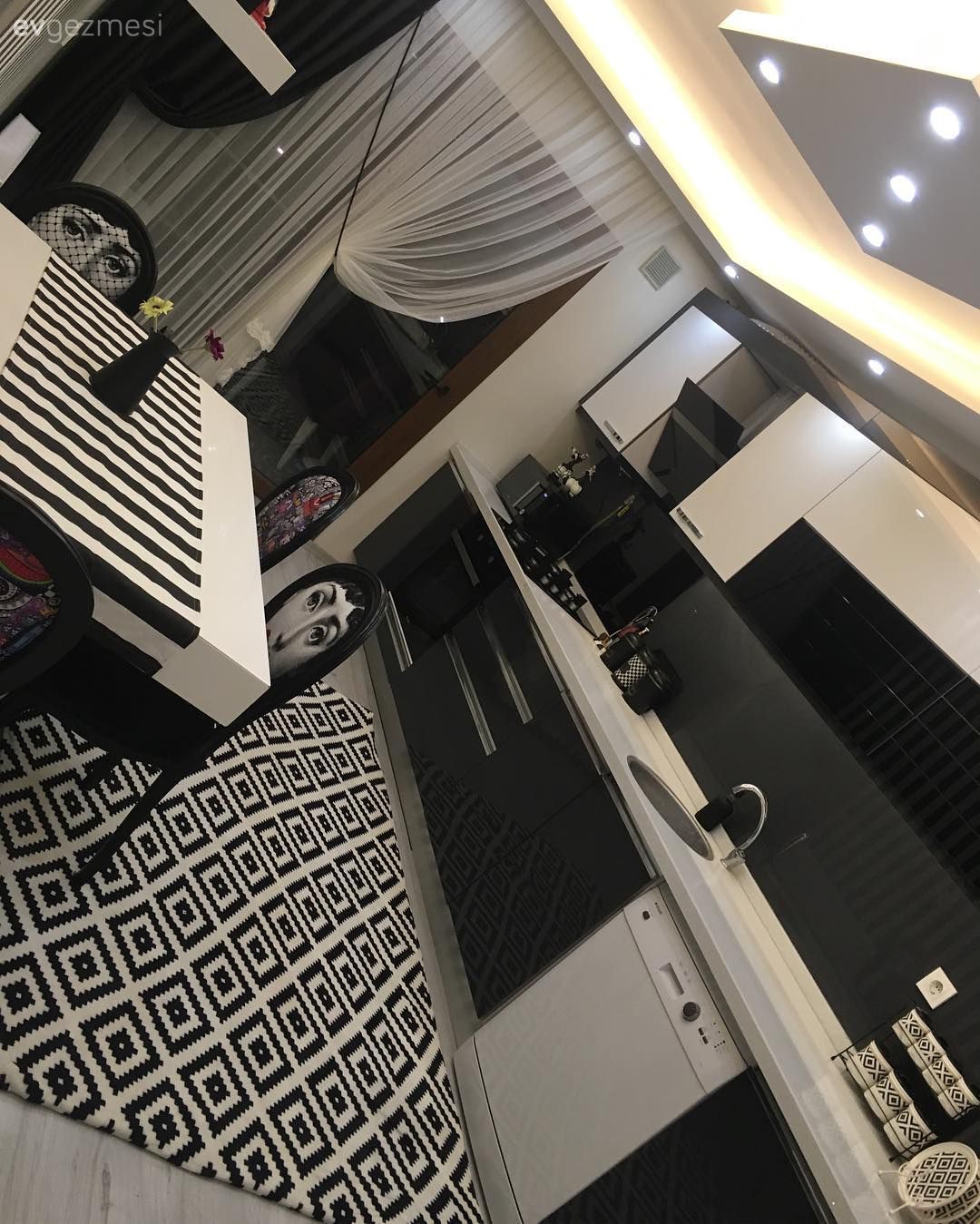 Sade, Sakin ve Keyifli: İşte Bu Evin Özeti