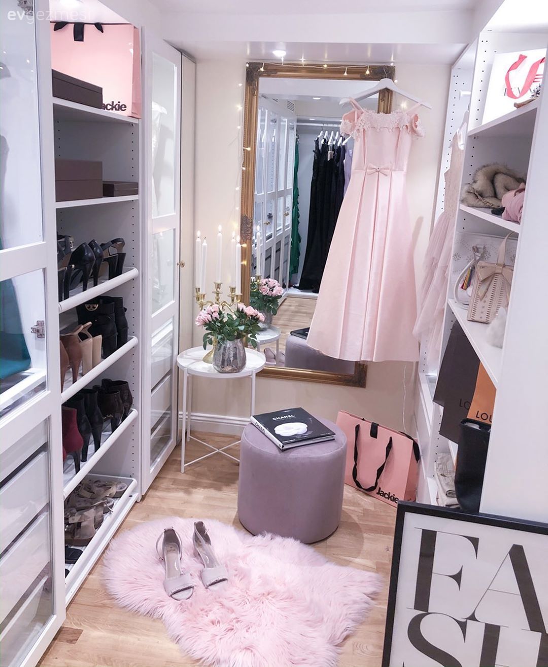 Giyinme odası, Beyaz, Pudra pembe, Gri, Boy aynası, Ayna, Puf, Post halı, Halı