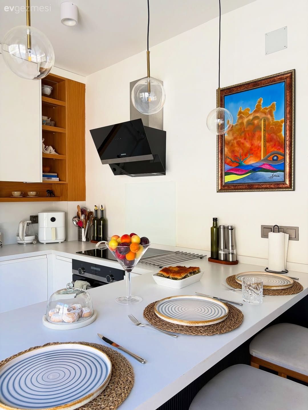 Bu Milas Evinde Ortamın Karakterini Sanatsal Dokunuşlar Belirlemiş