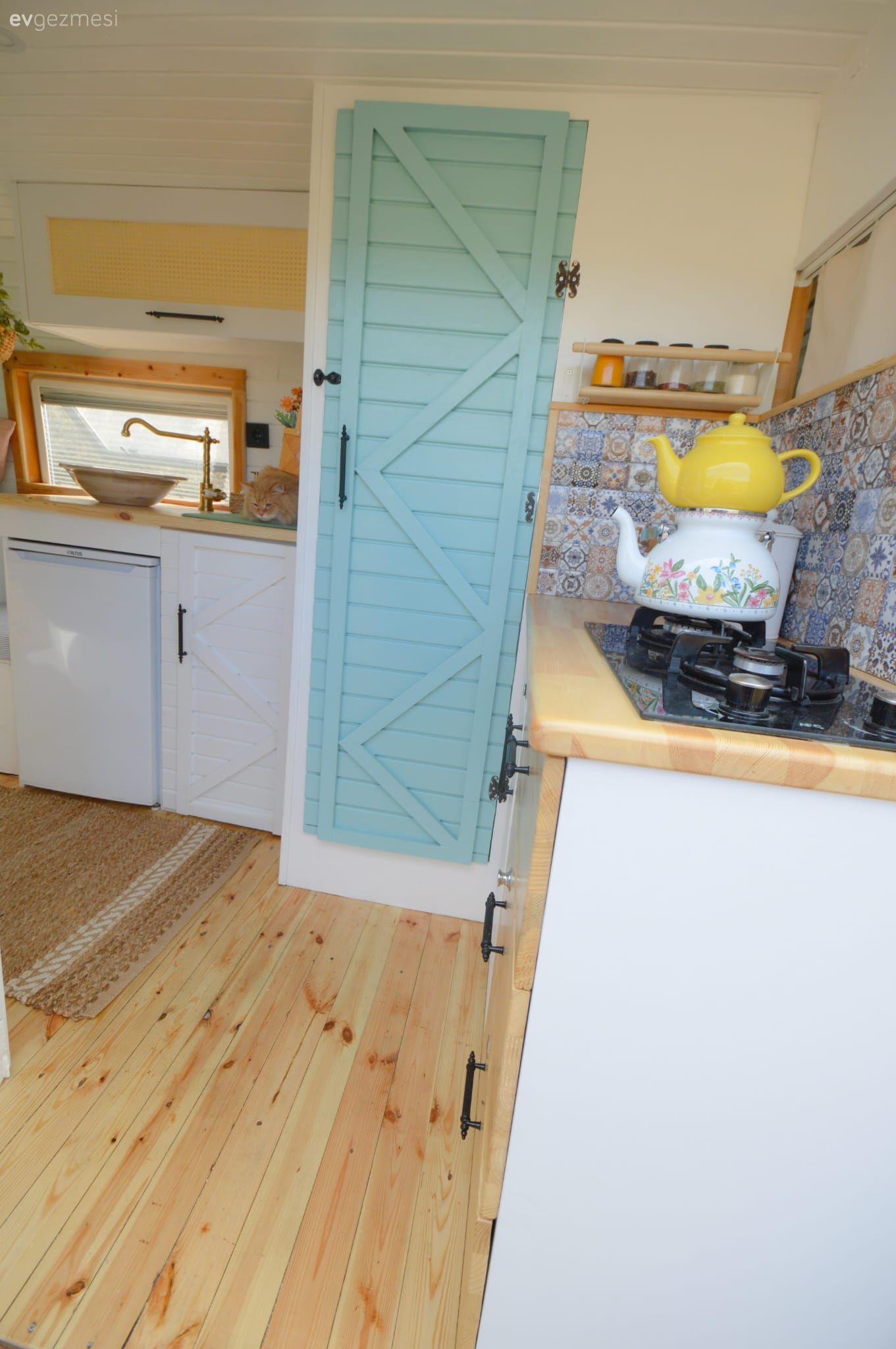 Öncesi&Sonrası: Ev Konforunu Aratmayan Neşeli Bir Karavan!