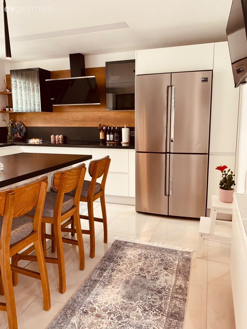 Ortadan Kaldırılan Duvar Mutfağın Yeni Hacmini Belirlemiş