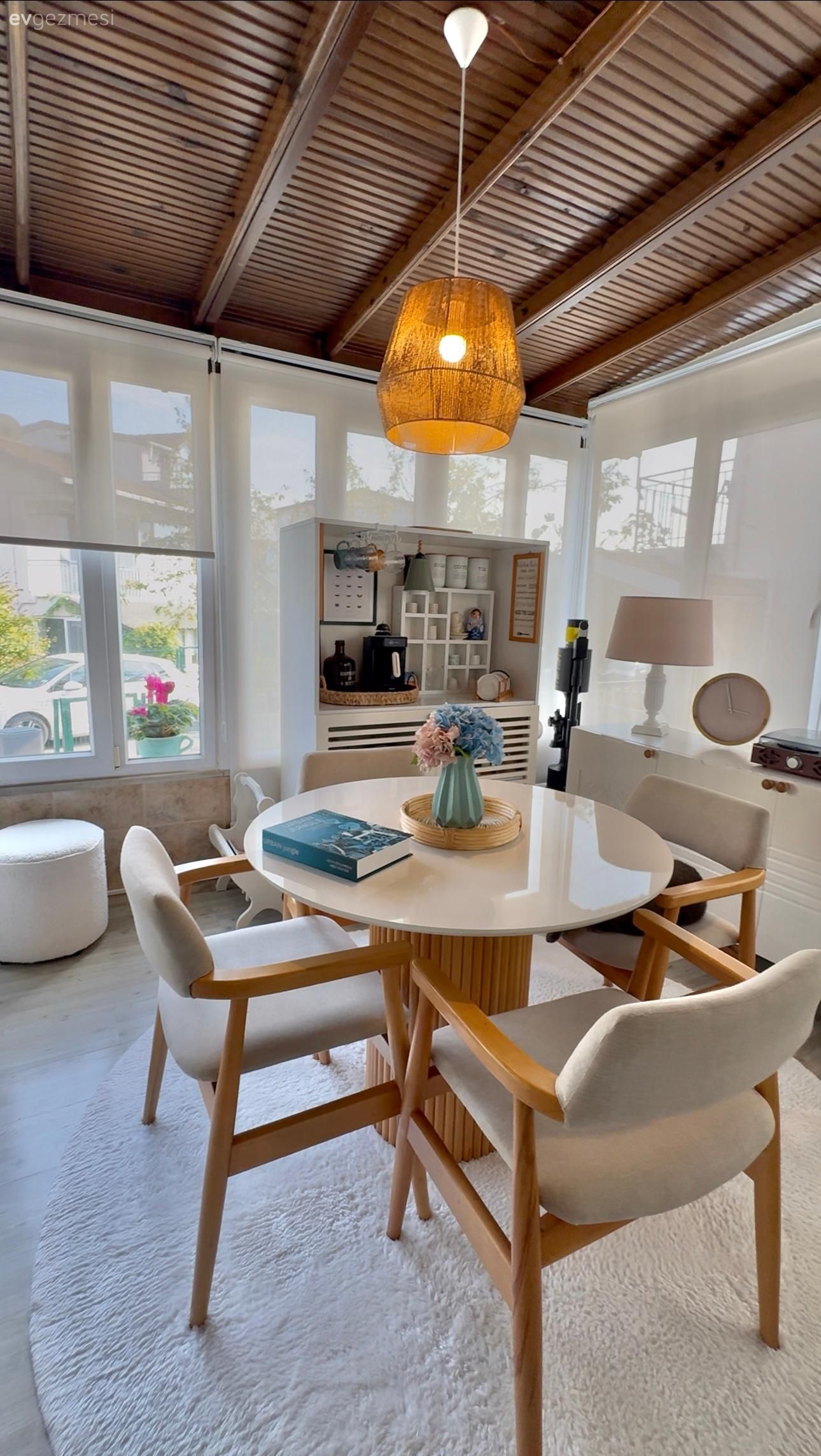 Bakıldığında Kapalı Balkon Ama Aslında Alternatif Oturma Odası