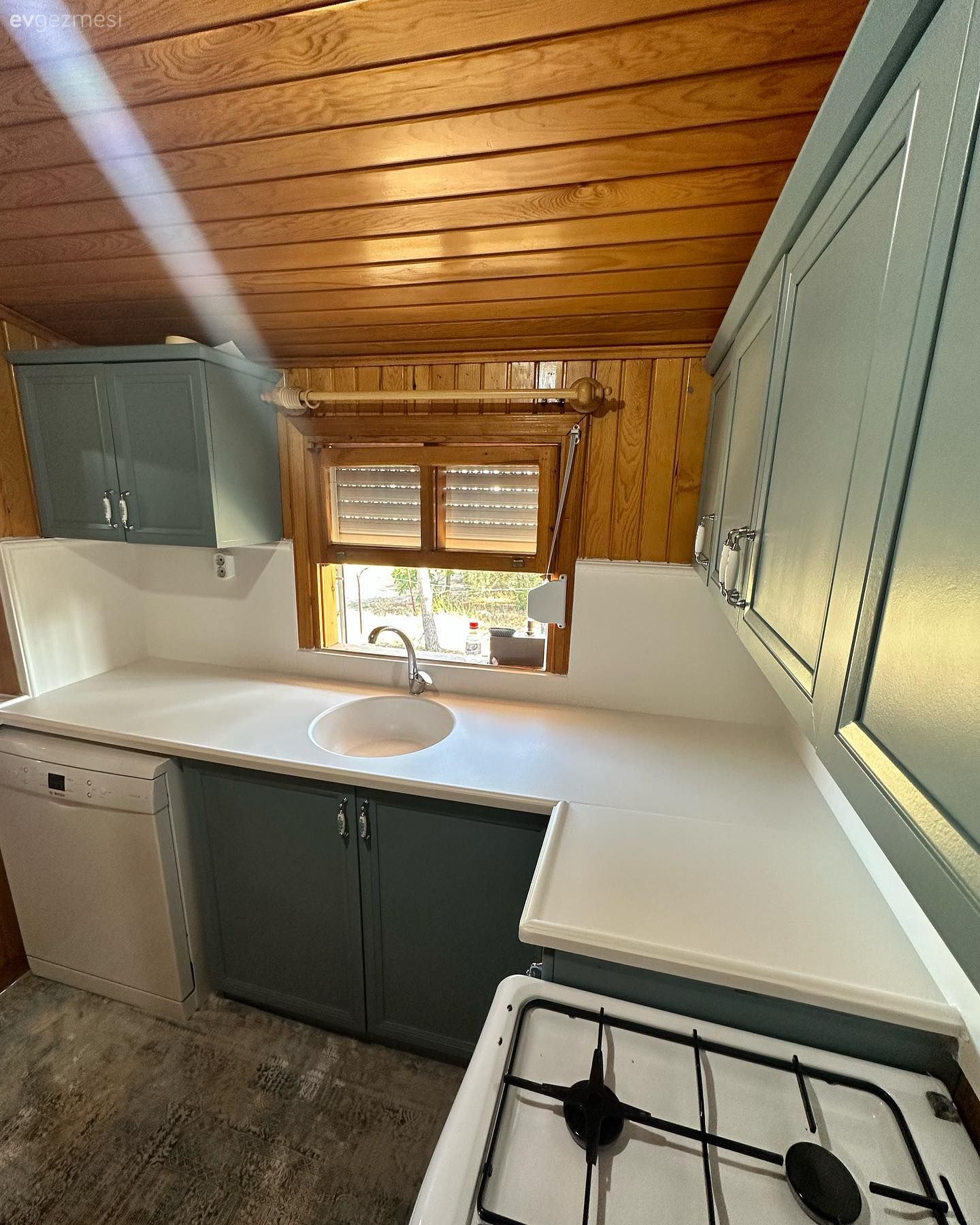 Öncesi&Sonrası: Yeşil ve Beyaz Ahşap Tavanlara Nasıl da Yakışmış!