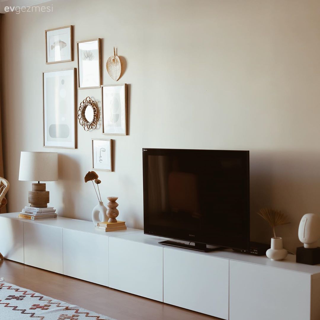 Beyaz, Tv ünitesi, Tv ünitesi aksesuarları, Ev Aksesuar, Tablo, Duvar dekorasyonu, Çerçeve, Abajur, Aydınlatma, Dekoratif Objeler, Halı, Salon halısı