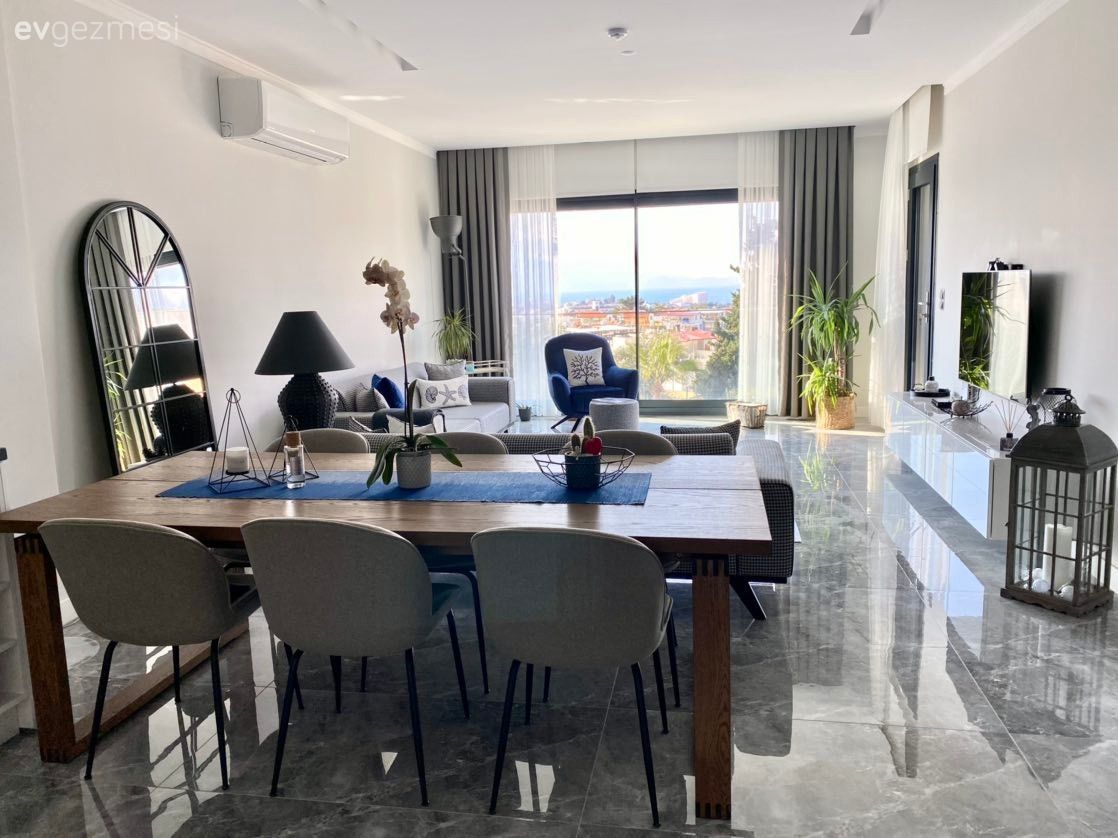 Salon, Modern, Gri, Beyaz, Parlament mavisi, Koltuk takımı, Berjer, Puf, Kırlent, Ev tekstili, Siyah, Halı, Salon halısı, Fon perde, Perde, Tül perde, Lambader, Aydınlatma, Ahşap Mobilya, Sandalye, Abajur, Zemin seramikleri