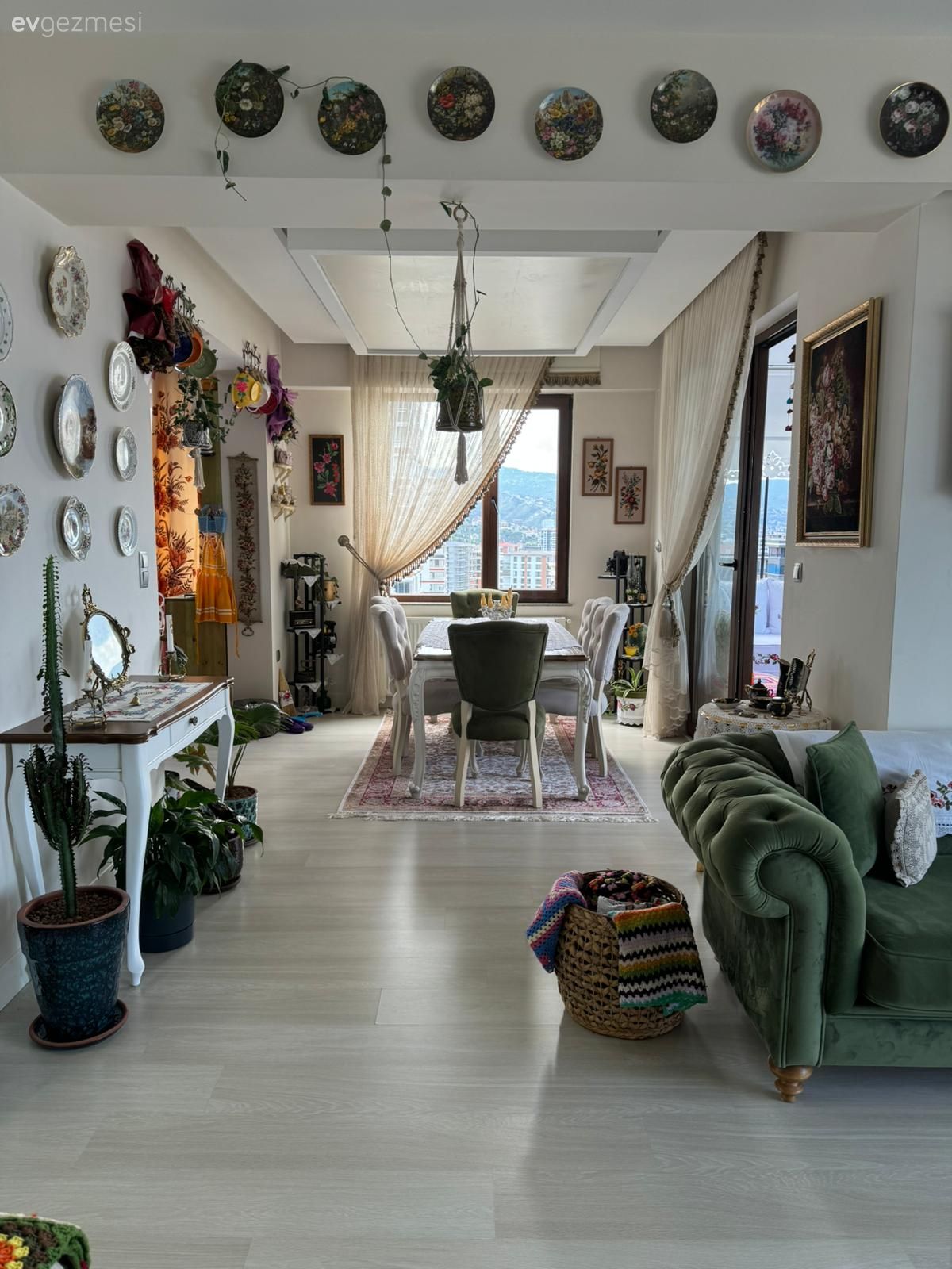 Halıdan Perdeye Her Detayıyla Geçmişe Yolculuk Yapan Bir Trabzon Evi!