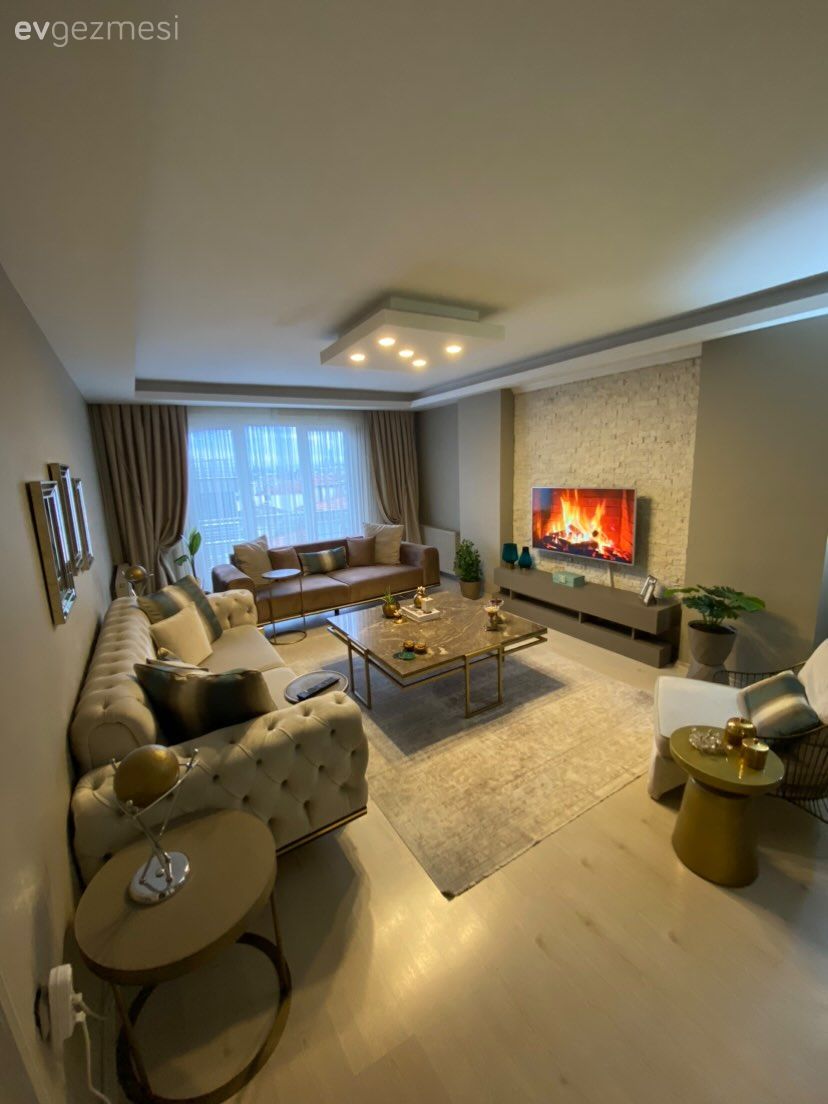 Salon, Modern, Beyaz, Bej, Krem, Altın, Modern chesterfield, Tv ünitesi, Tv ünitesi aksesuarları, Ev Aksesuar, Koltuk takımı, Fon perde, Perde, Tül perde, Halı, Salon halısı, Yan sehpa, Sehpa