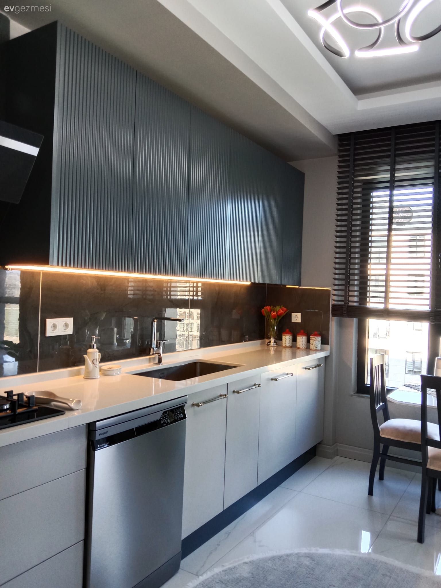 Bu Çanakkale Evinde Modern Stilin Arasına Art Deko Serpiştirilmiş!