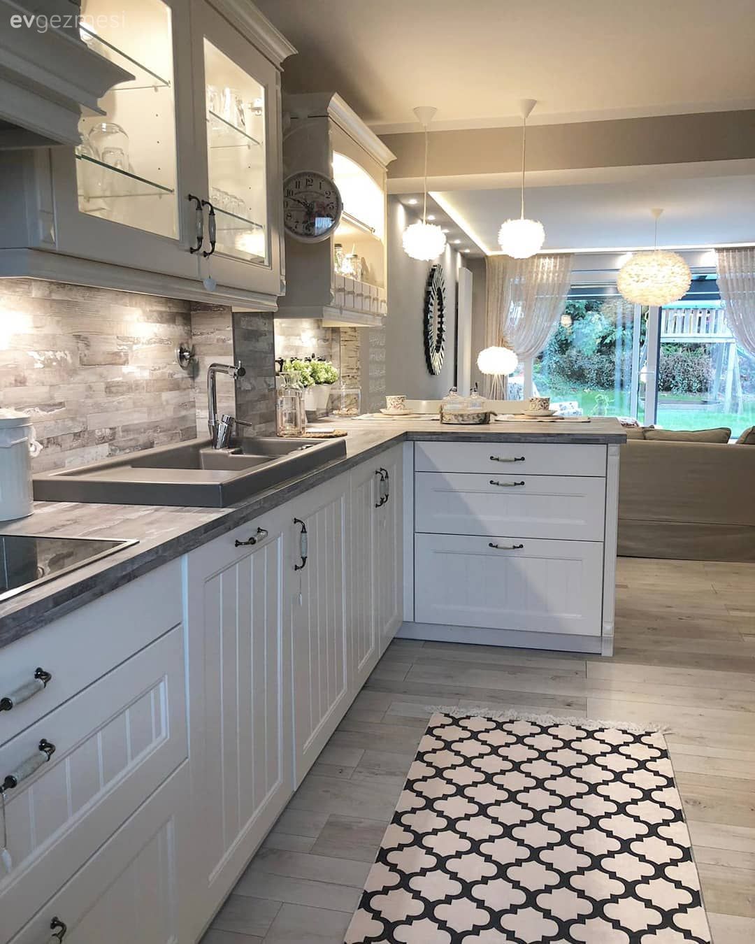 Mutfak, Beyaz, Siyah, Bej, Lambri, Mutfak tezgahı, Mutfak tezgah arası, Tezgah arası doğal taş, Mutfak perdesi, Mutfak Avize Modelleri, Parke, Mutfak halısı, Mutfak yarım adası