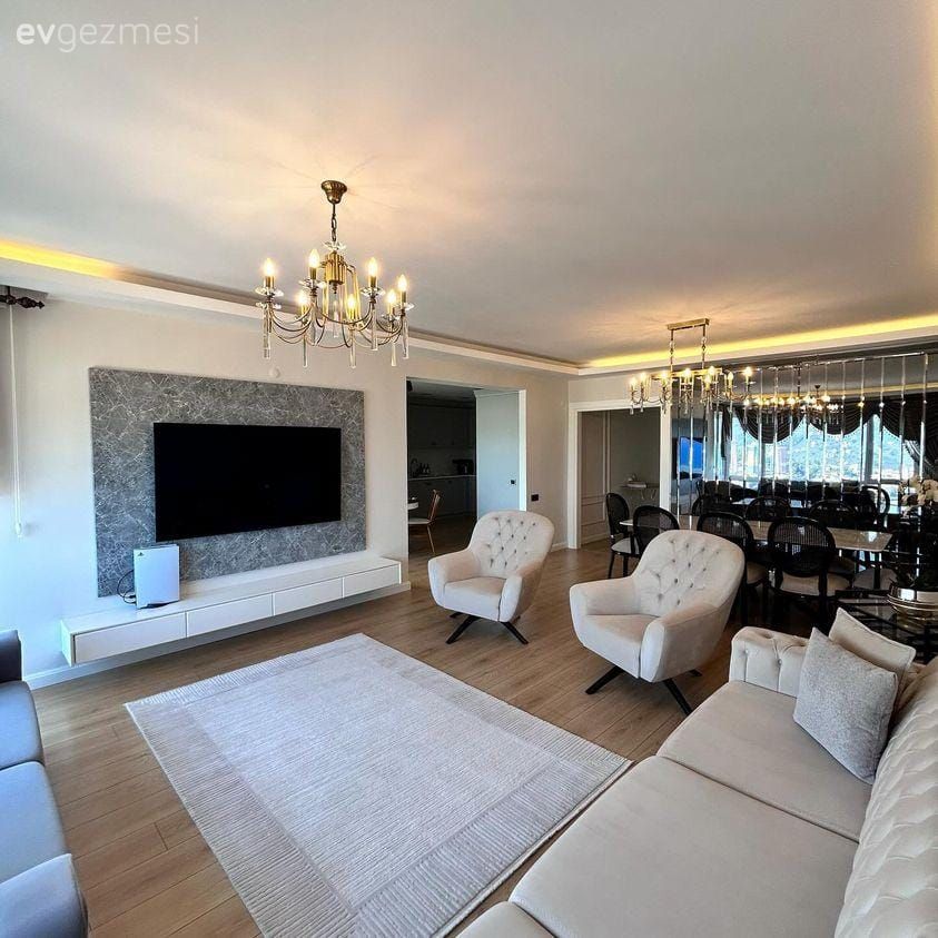Salon, Bej, Krem, Gri, Koltuk takımı, Berjer, Halı, Salon halısı, Tv ünitesi, Tv ünitesi aksesuarları, Ev Aksesuar, Avize, Aydınlatma, Salon avizesi, Alçıpan tv ünitesi, Sandalye, Yemek masası, Duvar ayna kaplama, Ayna, Yemek odası avizesi