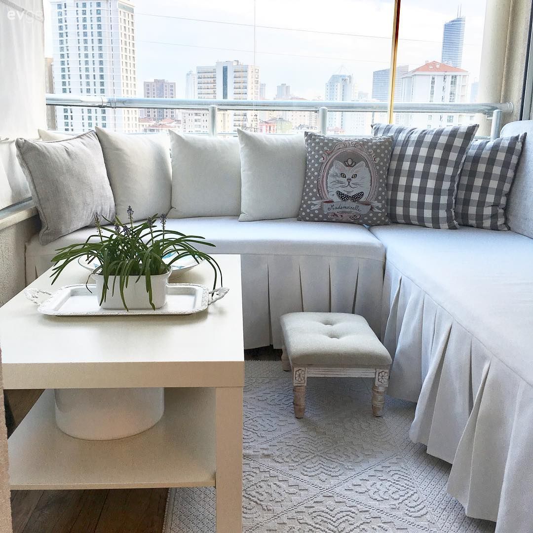 Nostaljik Detayları ve Beyazıyla Huzur Dolu Bir İstanbul Evi