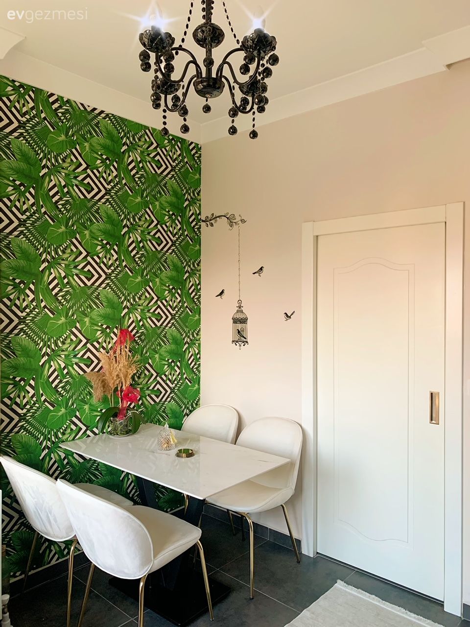 Mutfak duvar dekorasyonu, Duvar kağıdı, Duvar dekorasyonu, Yeşil, Avize, Aydınlatma, Sandalye, Mutfak masası