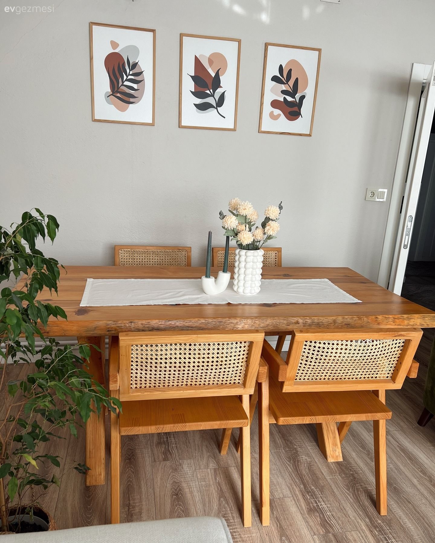 Bu Hatay'daki Köy Evinin Odalarında Ortak Tema Samimiyet