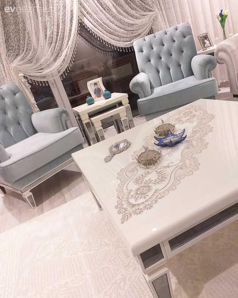 Salon, Klasik, Mavi, Beyaz, Krem, Bej, Ev Aksesuar, Gümüş, Kruvaze perde, Perde, Sehpa, Orta sehpa, Sehpa üstü aksesuarı, Halı